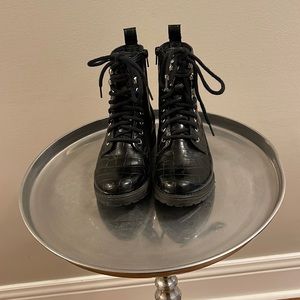 Steve Madden black lace up boots. Great condition! Size 6.5